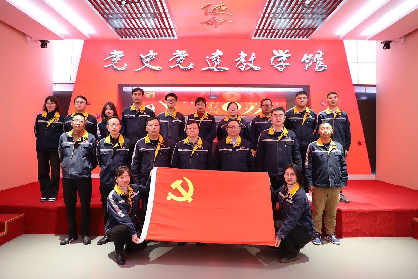 圖為云鋁物流黨員干部到黨史學(xué)習(xí)教育館參觀學(xué)習(xí)。顧琦 攝